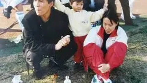 姜潮公布爱妻麦迪娜喜怀二胎，全家福温馨亮相